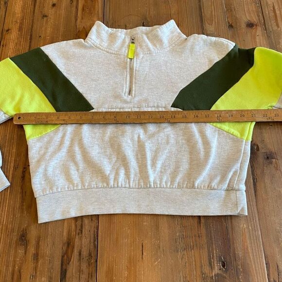 Love Tree Cropped Zipper Front Sweatshirt Gray Green Size Medium - Picture 6 of 10